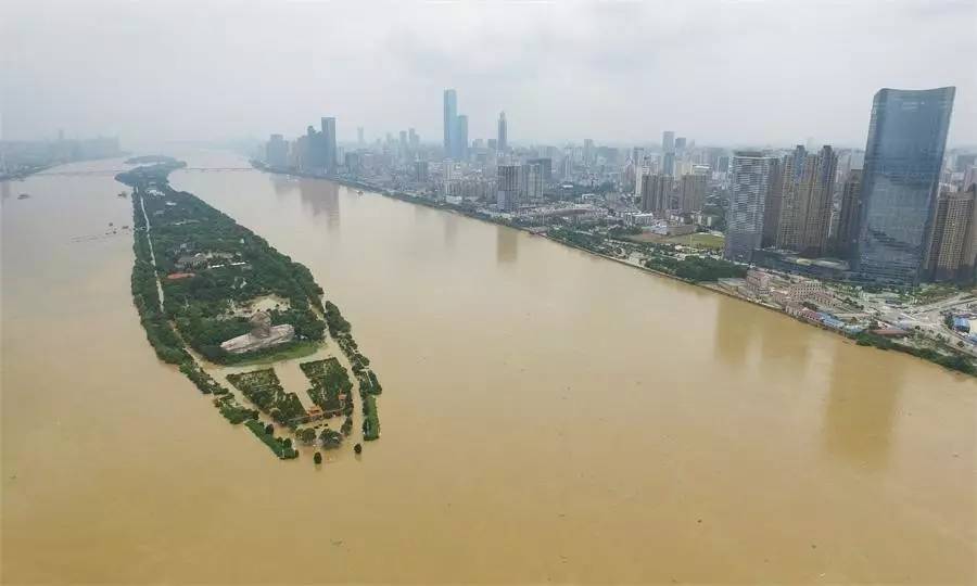 橘子洲遭遇罕见洪水，淹没下的记忆与重建之路