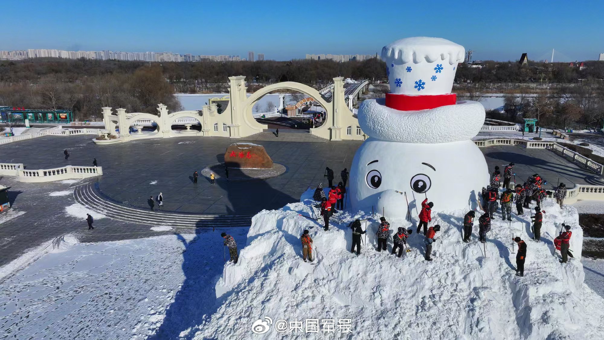 哈尔滨网红雪人的神秘之旅，究竟在哪里？