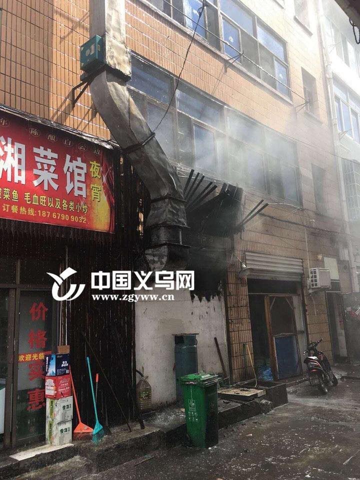 后厨地震时折返关火，灾难面前的人性光辉