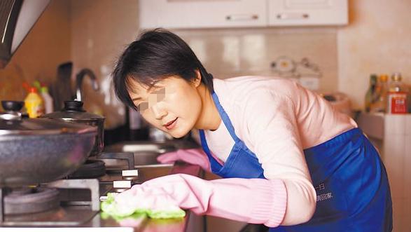 女子做家政五年挣了近百万，奋斗与坚持铸就辉煌人生