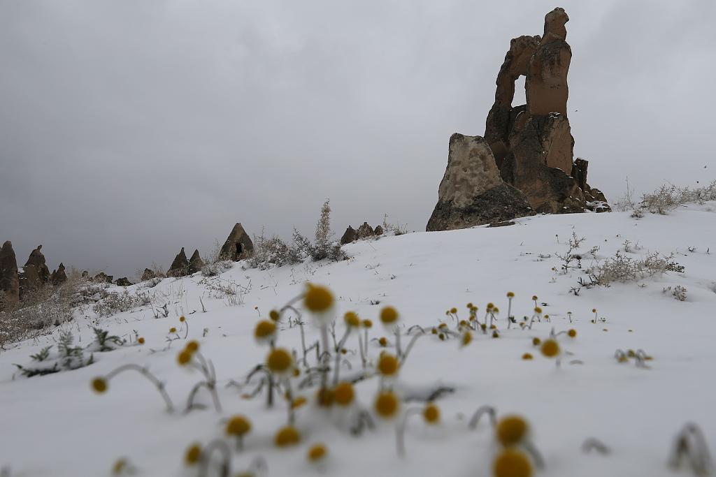 土耳其一滑雪场酒店火灾致76死悲剧，灾难背后的反思与警醒