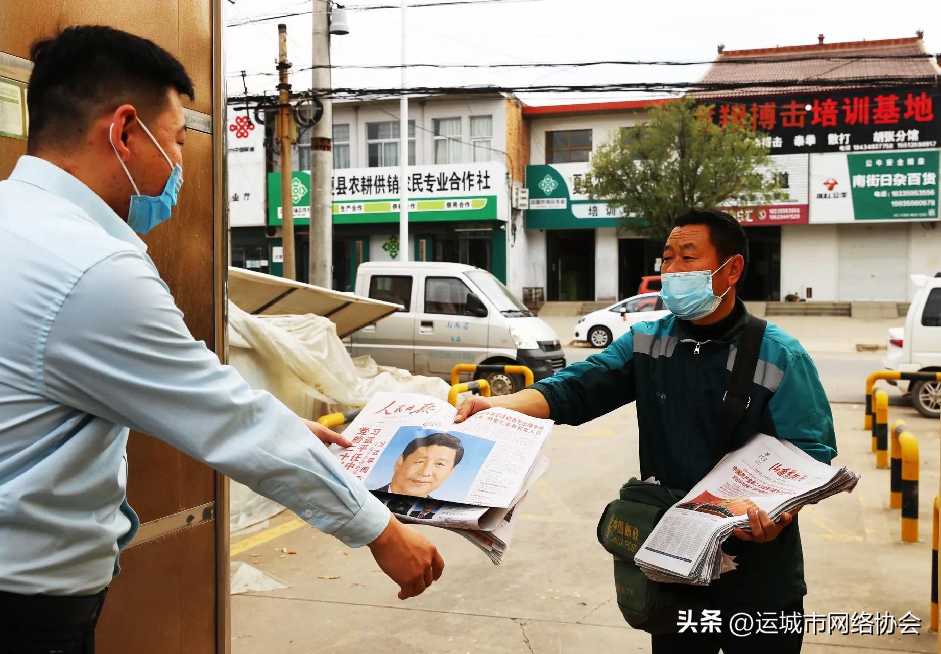 餐馆因门上喜报走红，揭秘背后的故事与现象