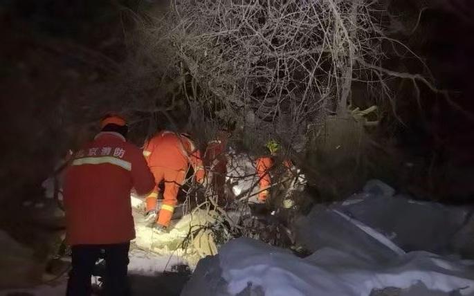 生死征途，11名驴友雪夜困野山的求生之旅